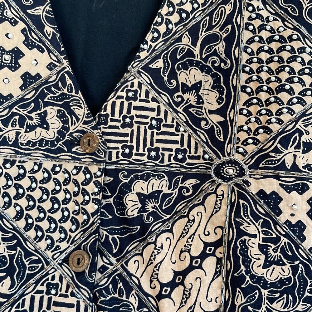 Vest - Picture 3 of 7
